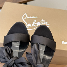 Christian Louboutin 春夏新款时装走秀芭蕾蝴蝶结高跟单鞋 CL红底永远的YYDS 𝐶ℎ Christian Louboutin 春夏新款时装走秀芭蕾蝴蝶结高跟单鞋 CL红底永远的YYDS 𝐶ℎ