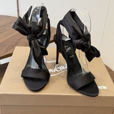 Christian Louboutin 春夏新款时装走秀芭蕾蝴蝶结高跟单鞋 CL红底永远的YYDS 𝐶ℎ Christian Louboutin 春夏新款时装走秀芭蕾蝴蝶结高跟单鞋 CL红底永远的YYDS 𝐶ℎ