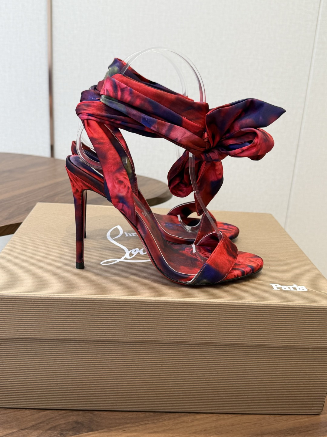 Christian Louboutin 春夏新款时装走秀芭蕾蝴蝶结高跟单鞋 CL红底永远的YYDS 𝐶ℎ Christian Louboutin 春夏新款时装走秀芭蕾蝴蝶结高跟单鞋 CL红底永远的YYDS 𝐶ℎ