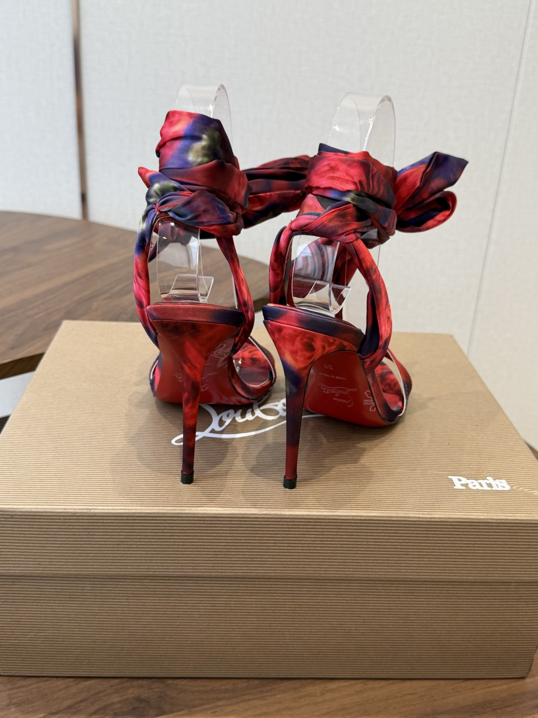 Christian Louboutin 春夏新款时装走秀芭蕾蝴蝶结高跟单鞋 CL红底永远的YYDS 𝐶ℎ Christian Louboutin 春夏新款时装走秀芭蕾蝴蝶结高跟单鞋 CL红底永远的YYDS 𝐶ℎ