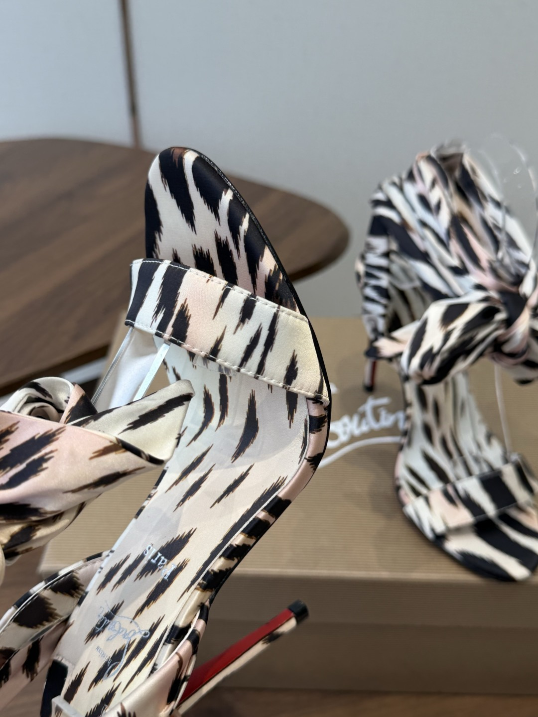 Christian Louboutin 春夏新款时装走秀芭蕾蝴蝶结高跟单鞋 CL红底永远的YYDS 𝐶ℎ