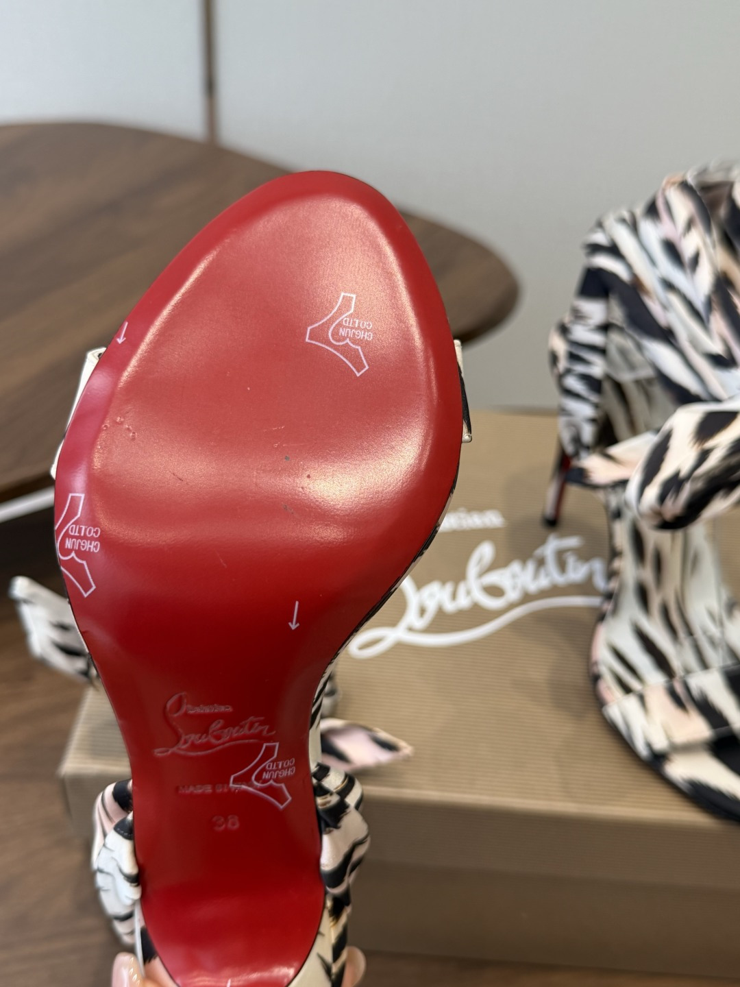 Christian Louboutin 春夏新款时装走秀芭蕾蝴蝶结高跟单鞋 CL红底永远的YYDS 𝐶ℎ