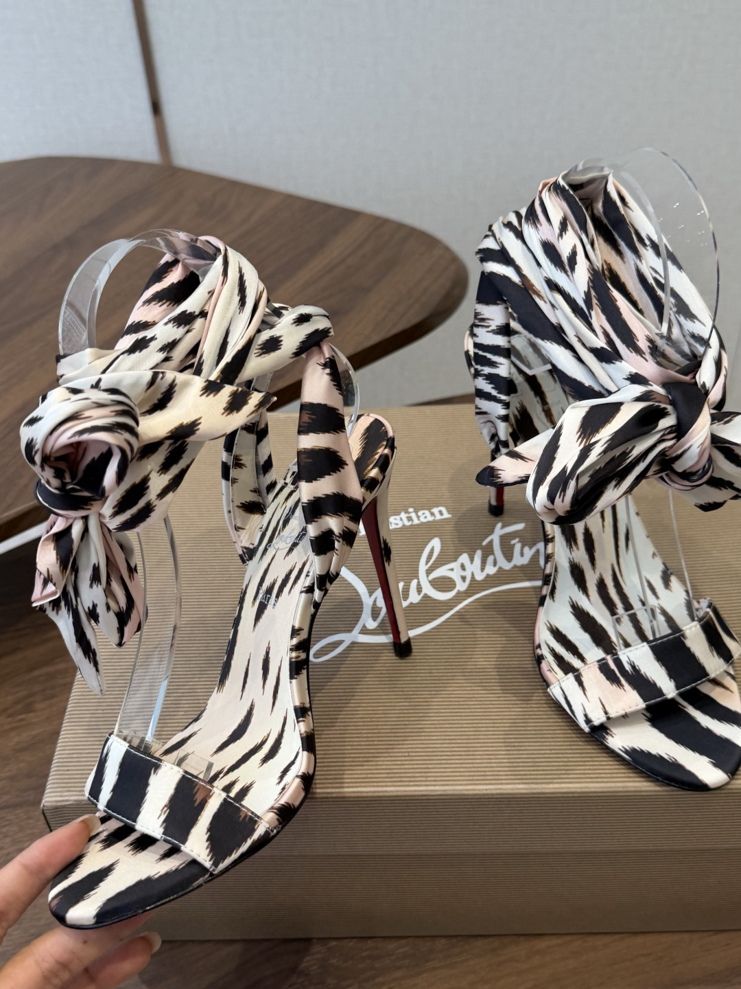 Christian Louboutin 春夏新款时装走秀芭蕾蝴蝶结高跟单鞋 CL红底永远的YYDS 𝐶ℎ