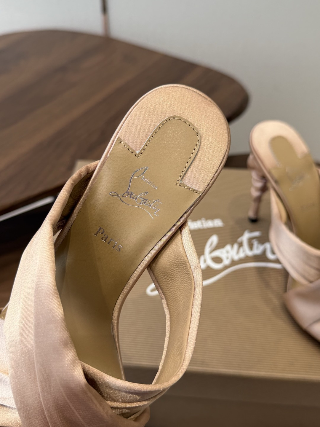 Christian Louboutin 春夏新款时装走秀高跟凉鞋CL红底永远的YYDS 𝐶ℎ𝑟𝑖𝑠𝑡𝑖𝑎