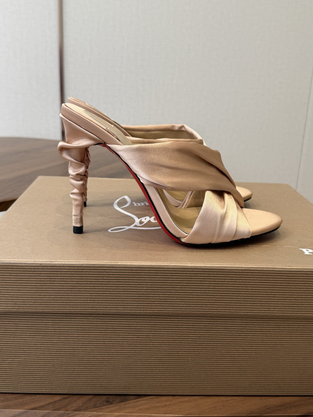 Christian Louboutin 春夏新款时装走秀高跟凉鞋CL红底永远的YYDS 𝐶ℎ𝑟𝑖𝑠𝑡𝑖𝑎
