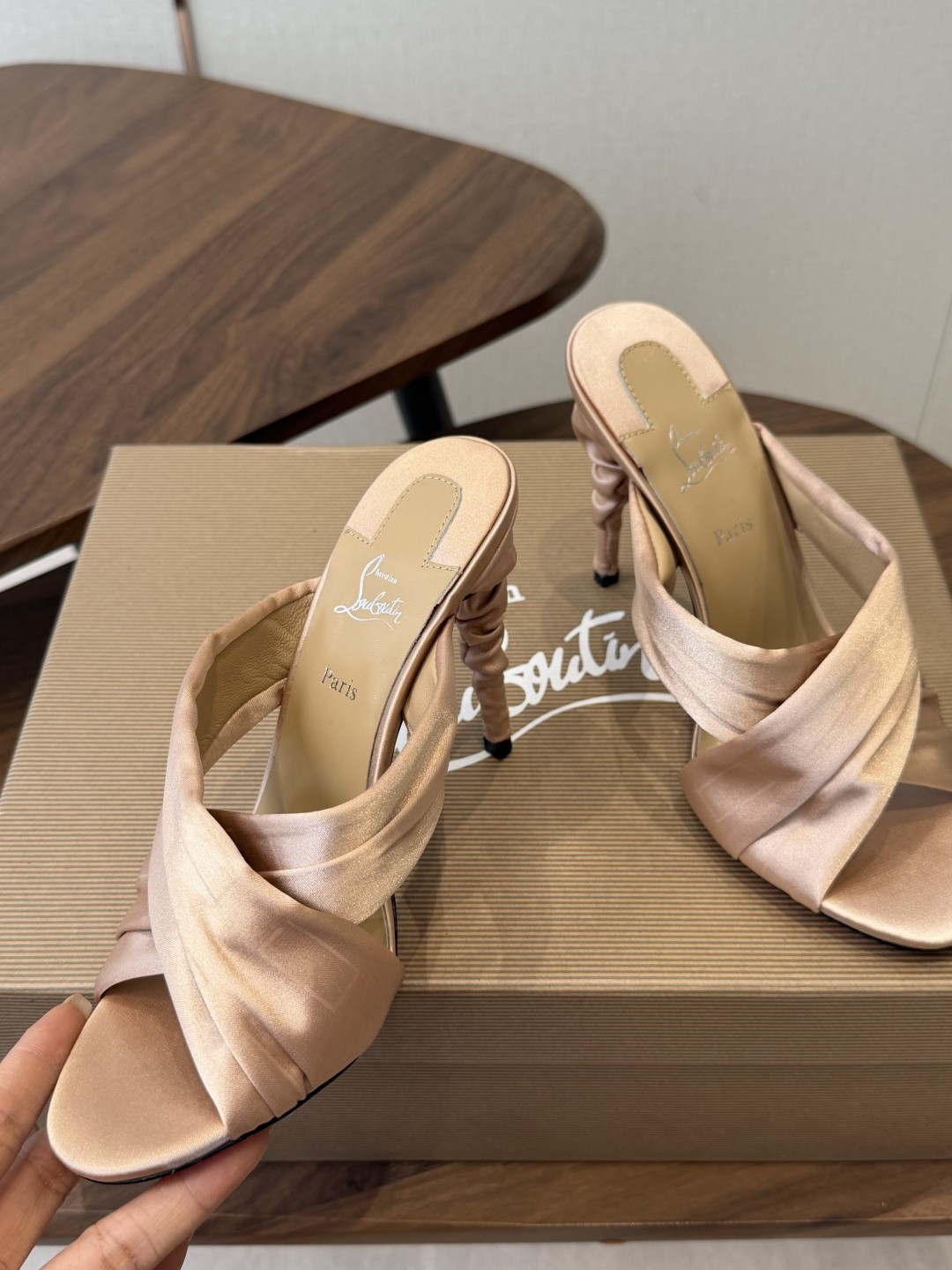 Christian Louboutin 春夏新款时装走秀高跟凉鞋CL红底永远的YYDS 𝐶ℎ𝑟𝑖𝑠𝑡𝑖𝑎