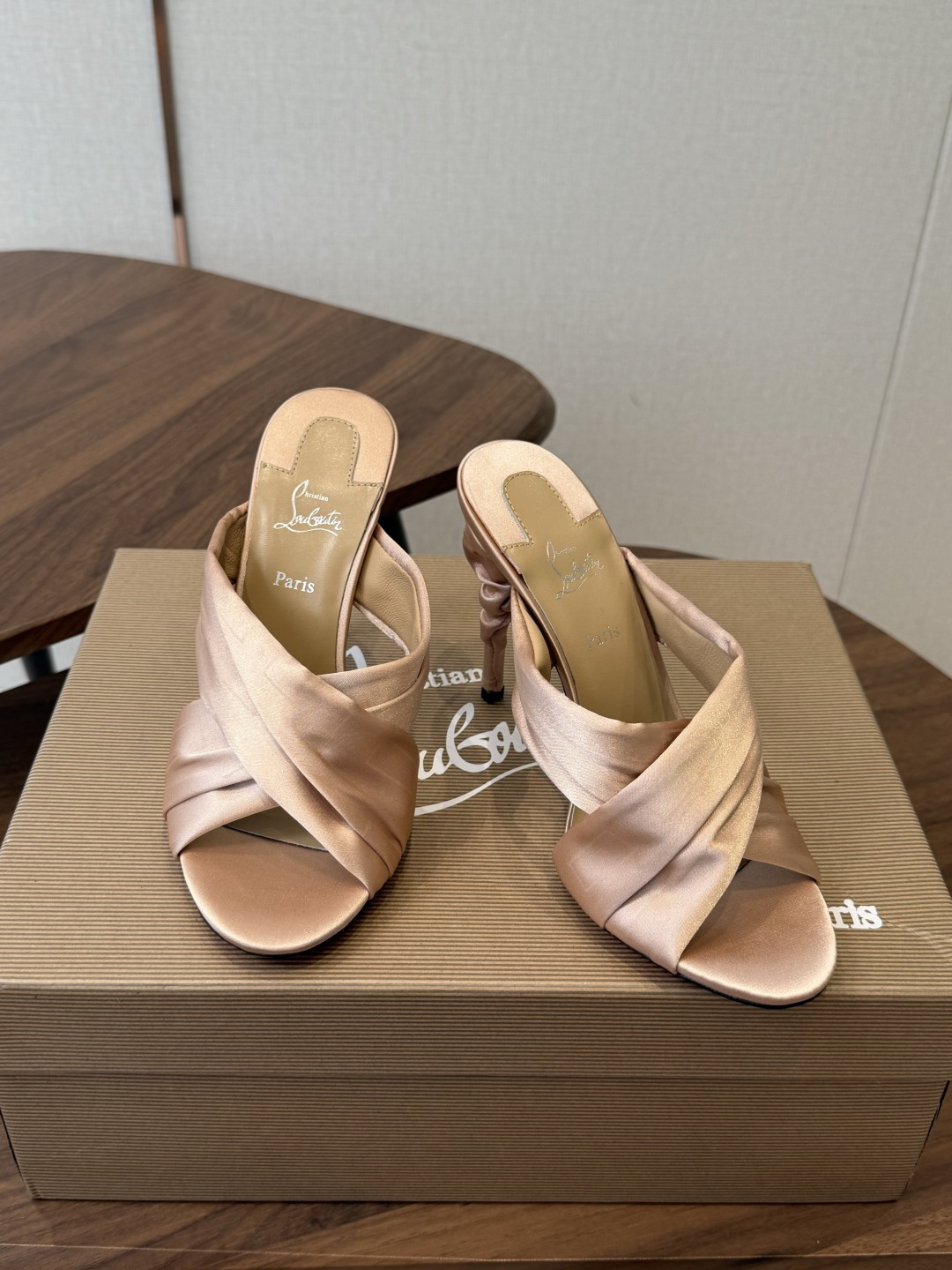 Christian Louboutin 春夏新款时装走秀高跟凉鞋CL红底永远的YYDS 𝐶ℎ𝑟𝑖𝑠𝑡𝑖𝑎