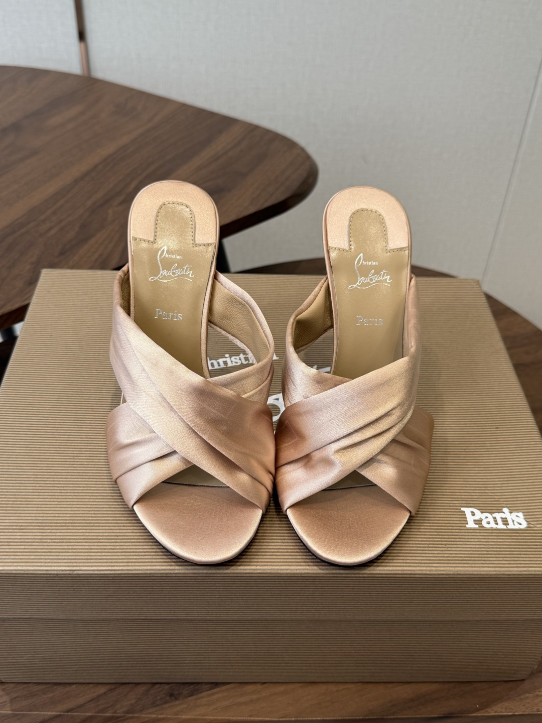 Christian Louboutin 春夏新款时装走秀高跟凉鞋CL红底永远的YYDS 𝐶ℎ𝑟𝑖𝑠𝑡𝑖𝑎