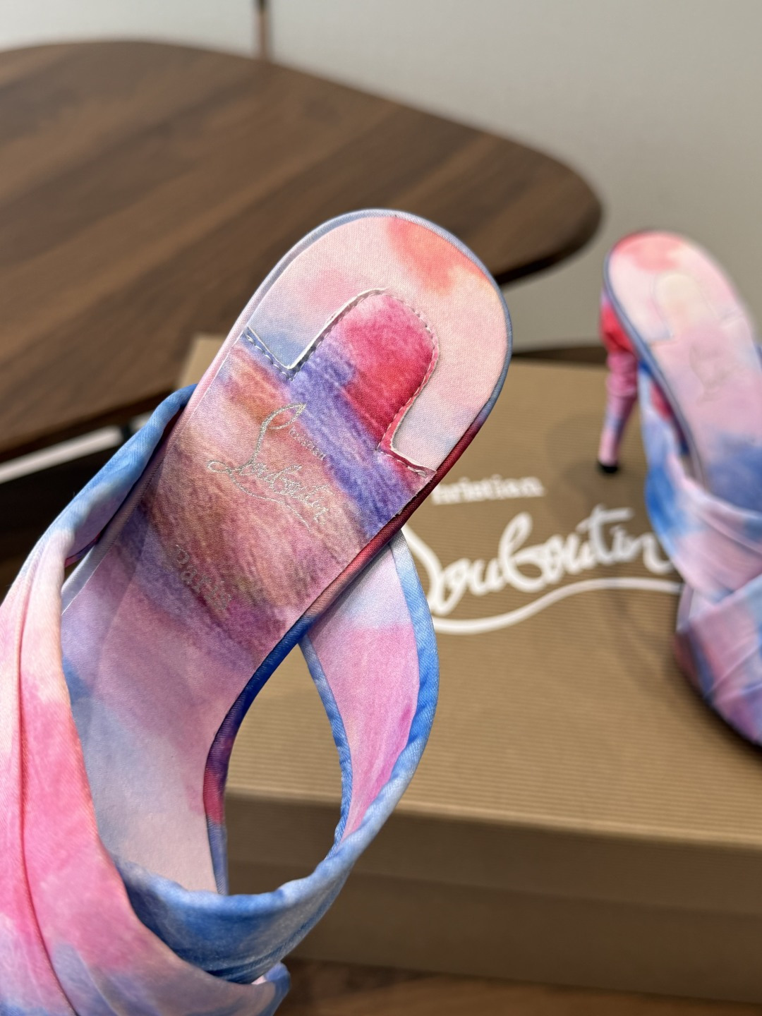 Christian Louboutin 春夏新款时装走秀高跟凉鞋CL红底永远的YYDS 𝐶ℎ𝑟𝑖𝑠𝑡𝑖𝑎 Christian Louboutin 春夏新款时装走秀高跟凉鞋CL红底永远的YYDS 𝐶ℎ𝑟𝑖𝑠𝑡𝑖𝑎