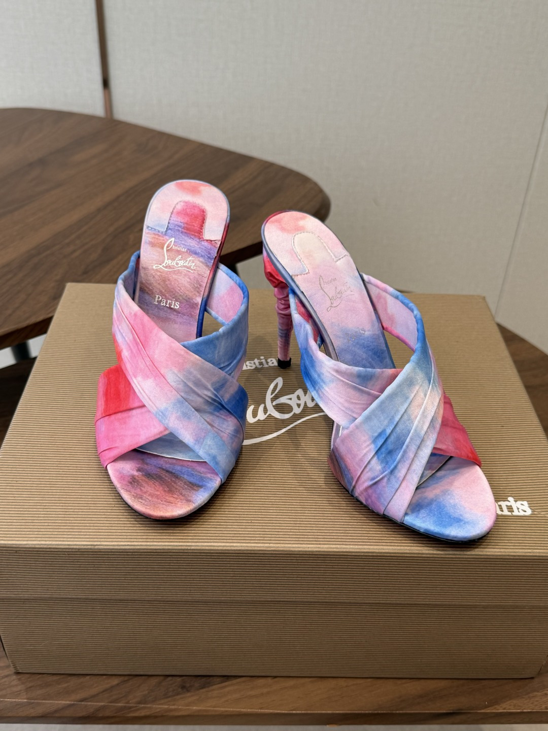 Christian Louboutin 春夏新款时装走秀高跟凉鞋CL红底永远的YYDS 𝐶ℎ𝑟𝑖𝑠𝑡𝑖𝑎 Christian Louboutin 春夏新款时装走秀高跟凉鞋CL红底永远的YYDS 𝐶ℎ𝑟𝑖𝑠𝑡𝑖𝑎