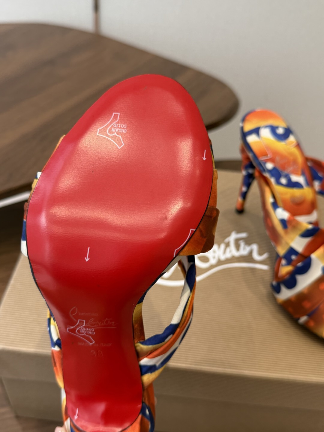 Christian Louboutin 春夏新款时装走秀高跟凉鞋CL红底永远的YYDS 𝐶ℎ𝑟𝑖𝑠𝑡𝑖𝑎