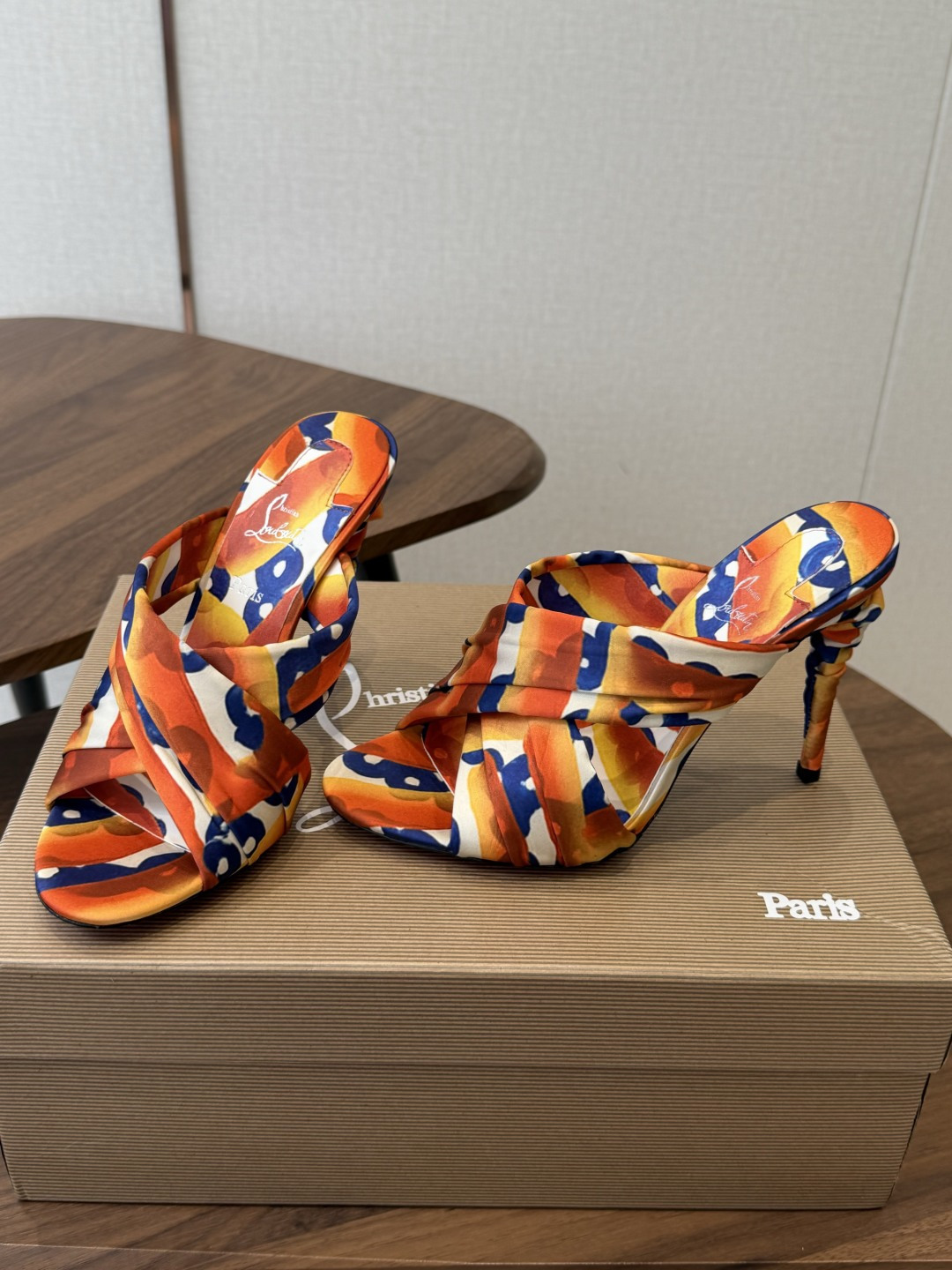 Christian Louboutin 春夏新款时装走秀高跟凉鞋CL红底永远的YYDS 𝐶ℎ𝑟𝑖𝑠𝑡𝑖𝑎
