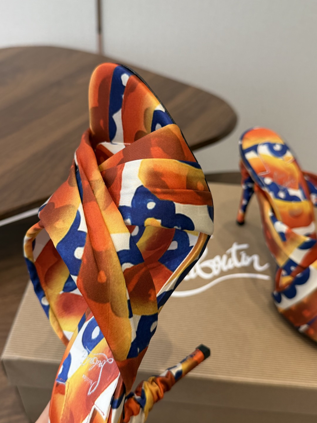 Christian Louboutin 春夏新款时装走秀高跟凉鞋CL红底永远的YYDS 𝐶ℎ𝑟𝑖𝑠𝑡𝑖𝑎