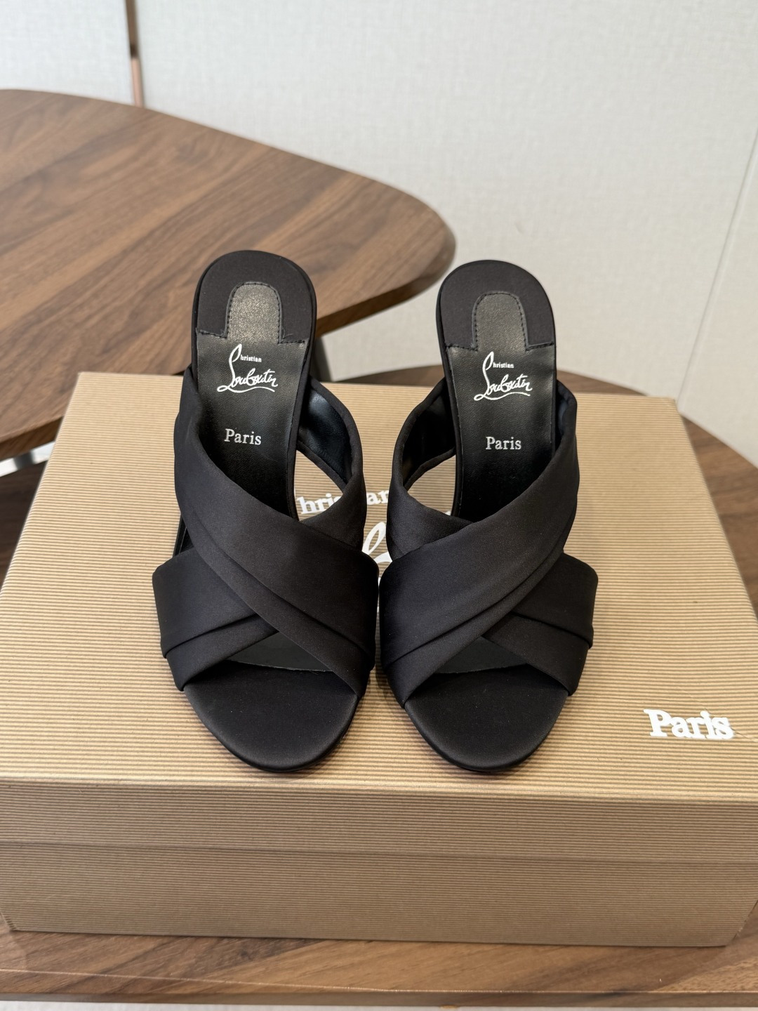 Christian Louboutin 春夏新款时装走秀高跟凉鞋CL红底永远的YYDS 𝐶ℎ𝑟𝑖𝑠𝑡𝑖𝑎