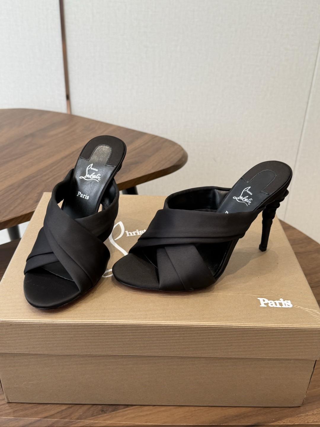 Christian Louboutin 春夏新款时装走秀高跟凉鞋CL红底永远的YYDS 𝐶ℎ𝑟𝑖𝑠𝑡𝑖𝑎