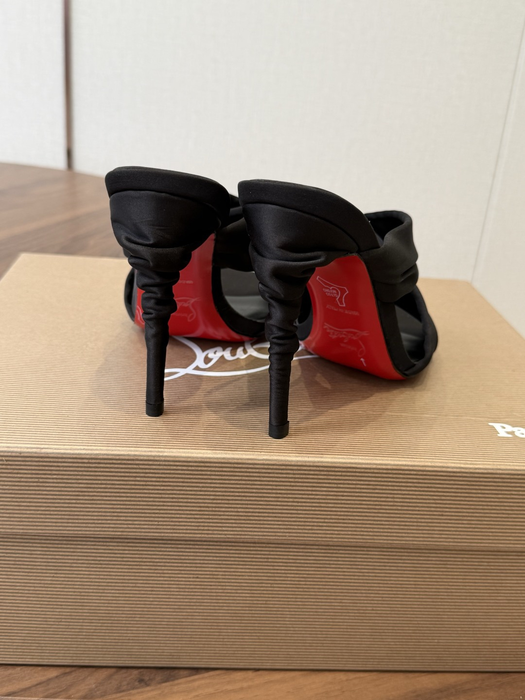 Christian Louboutin 春夏新款时装走秀高跟凉鞋CL红底永远的YYDS 𝐶ℎ𝑟𝑖𝑠𝑡𝑖𝑎