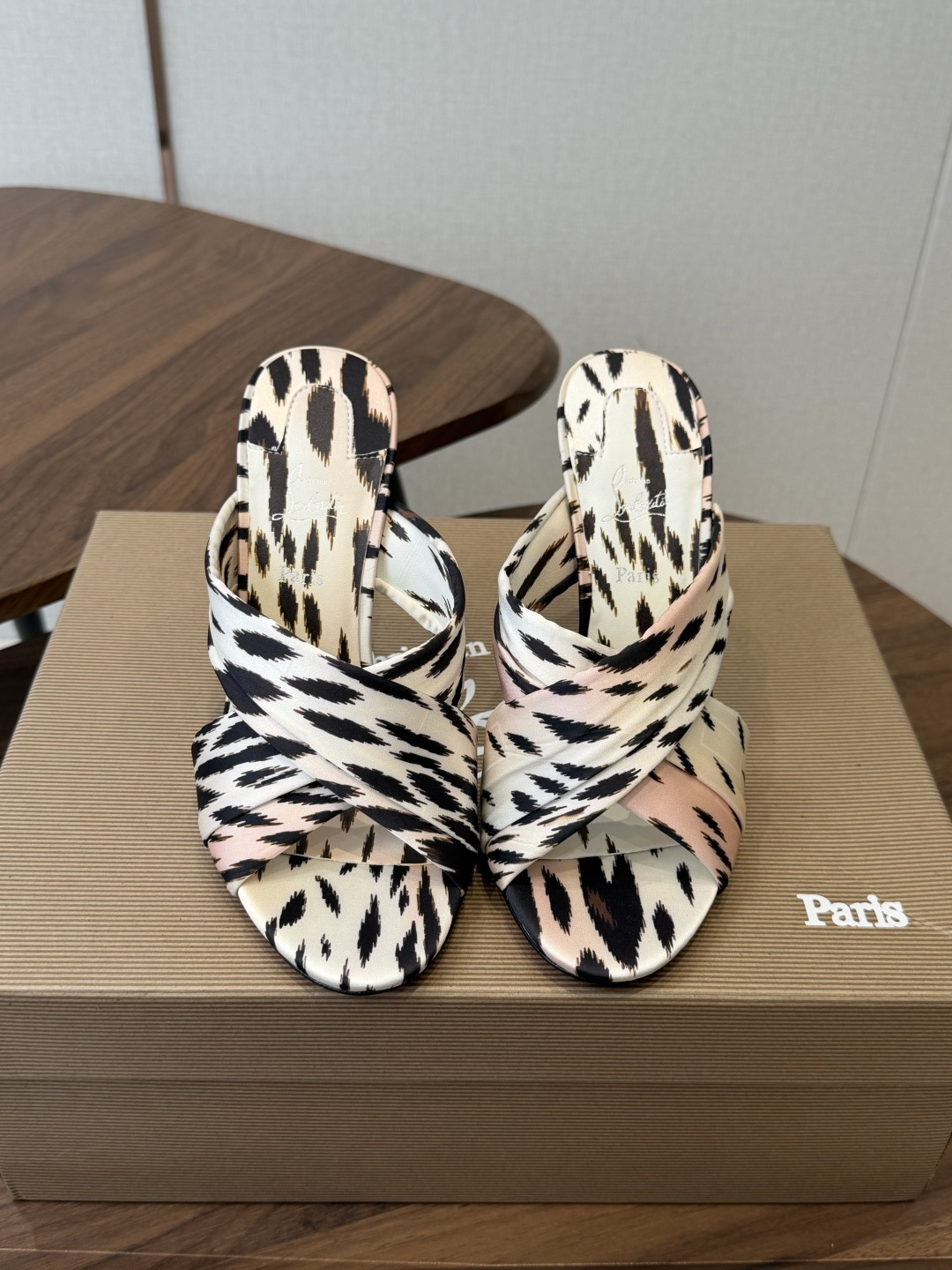 Christian Louboutin 春夏新款时装走秀高跟凉鞋CL红底永远的YYDS 𝐶ℎ𝑟𝑖𝑠𝑡𝑖𝑎