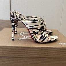 Christian Louboutin 春夏新款时装走秀高跟凉鞋CL红底永远的YYDS 𝐶ℎ𝑟𝑖𝑠𝑡𝑖𝑎 Christian Louboutin 春夏新款时装走秀高跟凉鞋CL红底永远的YYDS 𝐶ℎ𝑟𝑖𝑠𝑡𝑖𝑎