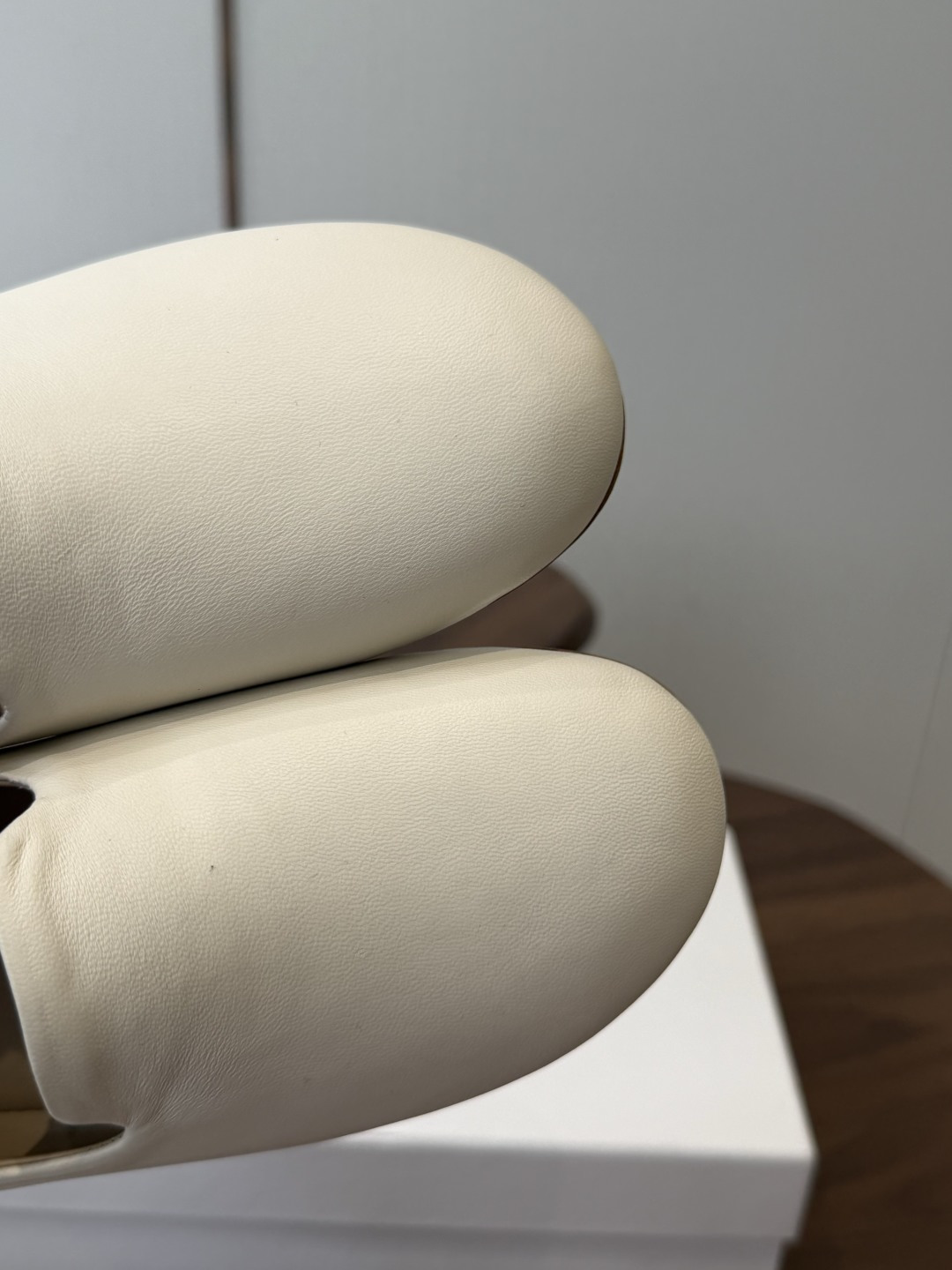 The Row 26ss 春夏季新款 乐福鞋 单鞋 第一眼看到这个鞋子就爱上了，带点复古味随意搭配都好看