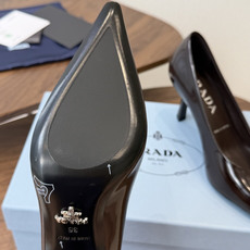 PRADA/普拉达 26ss 春夏新款细跟 单鞋 简单的设计大概就是它最让人喜欢的点 不是烂大街的那种 PRADA/普拉达 26ss 春夏新款细跟 单鞋 简单的设计大概就是它最让人喜欢的点 不是烂大街的那种