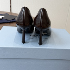 PRADA/普拉达 26ss 春夏新款细跟 单鞋 简单的设计大概就是它最让人喜欢的点 不是烂大街的那种 PRADA/普拉达 26ss 春夏新款细跟 单鞋 简单的设计大概就是它最让人喜欢的点 不是烂大街的那种