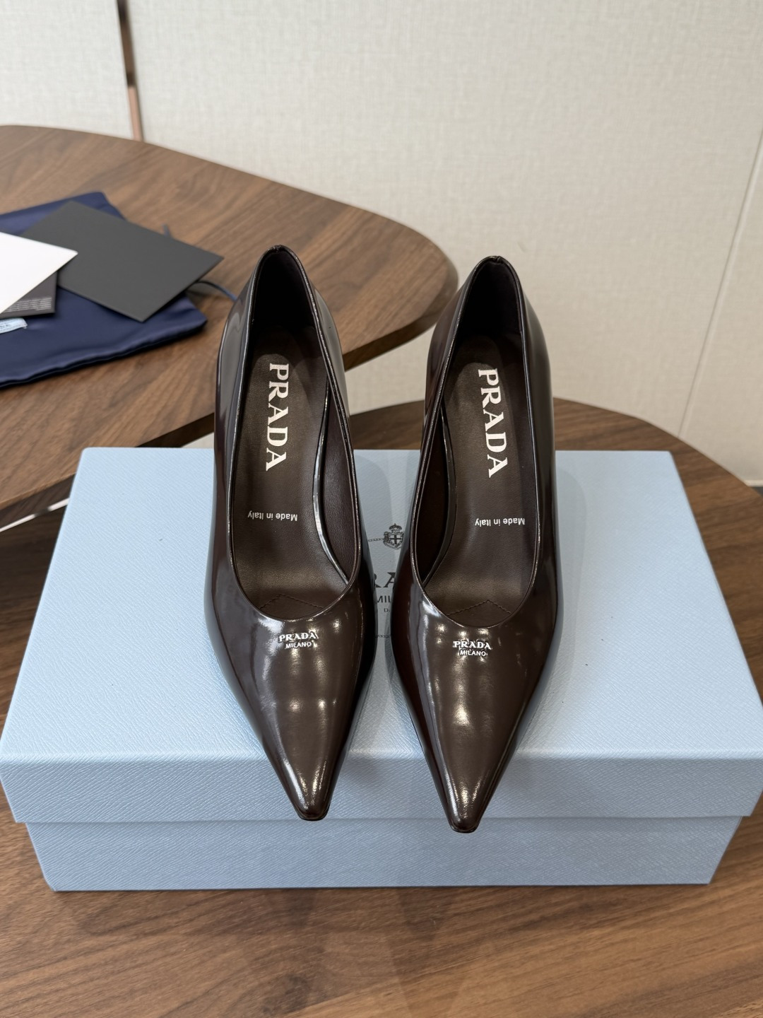 PRADA/普拉达 26ss 春夏新款细跟  单鞋 简单的设计大概就是它最让人喜欢的点 不是烂大街的那种