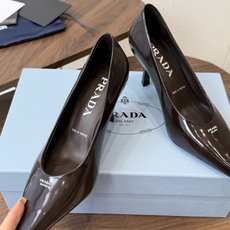 PRADA/普拉达 26ss 春夏新款细跟 单鞋 简单的设计大概就是它最让人喜欢的点 不是烂大街的那种 PRADA/普拉达 26ss 春夏新款细跟 单鞋 简单的设计大概就是它最让人喜欢的点 不是烂大街的那种