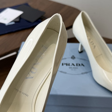 PRADA/普拉达 26ss 春夏新款细跟 单鞋 简单的设计大概就是它最让人喜欢的点 不是烂大街的那种 PRADA/普拉达 26ss 春夏新款细跟 单鞋 简单的设计大概就是它最让人喜欢的点 不是烂大街的那种
