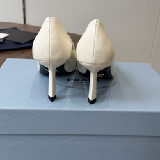 PRADA/普拉达 26ss 春夏新款细跟 单鞋 简单的设计大概就是它最让人喜欢的点 不是烂大街的那种 PRADA/普拉达 26ss 春夏新款细跟 单鞋 简单的设计大概就是它最让人喜欢的点 不是烂大街的那种