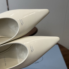 PRADA/普拉达 26ss 春夏新款细跟 单鞋 简单的设计大概就是它最让人喜欢的点 不是烂大街的那种 PRADA/普拉达 26ss 春夏新款细跟 单鞋 简单的设计大概就是它最让人喜欢的点 不是烂大街的那种