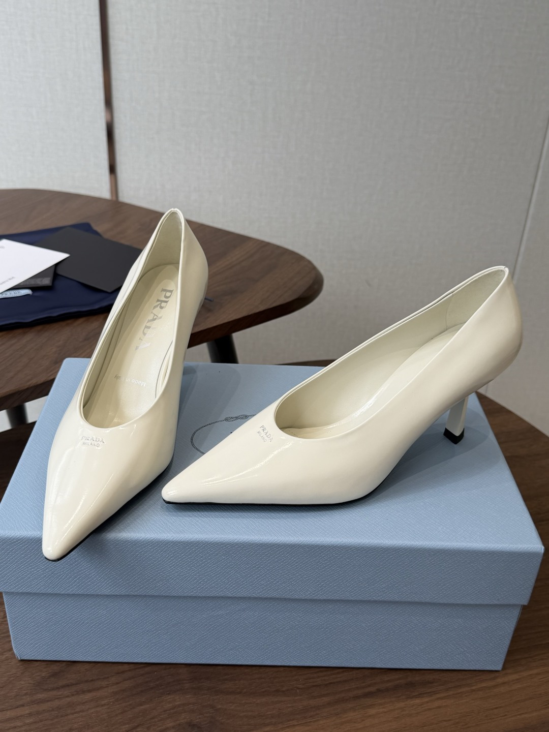 PRADA/普拉达 26ss 春夏新款细跟 单鞋 简单的设计大概就是它最让人喜欢的点 不是烂大街的那种 PRADA/普拉达 26ss 春夏新款细跟 单鞋 简单的设计大概就是它最让人喜欢的点 不是烂大街的那种