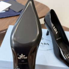 PRADA/普拉达 26ss 春夏新款细跟 单鞋 简单的设计大概就是它最让人喜欢的点 不是烂大街的那种 PRADA/普拉达 26ss 春夏新款细跟 单鞋 简单的设计大概就是它最让人喜欢的点 不是烂大街的那种