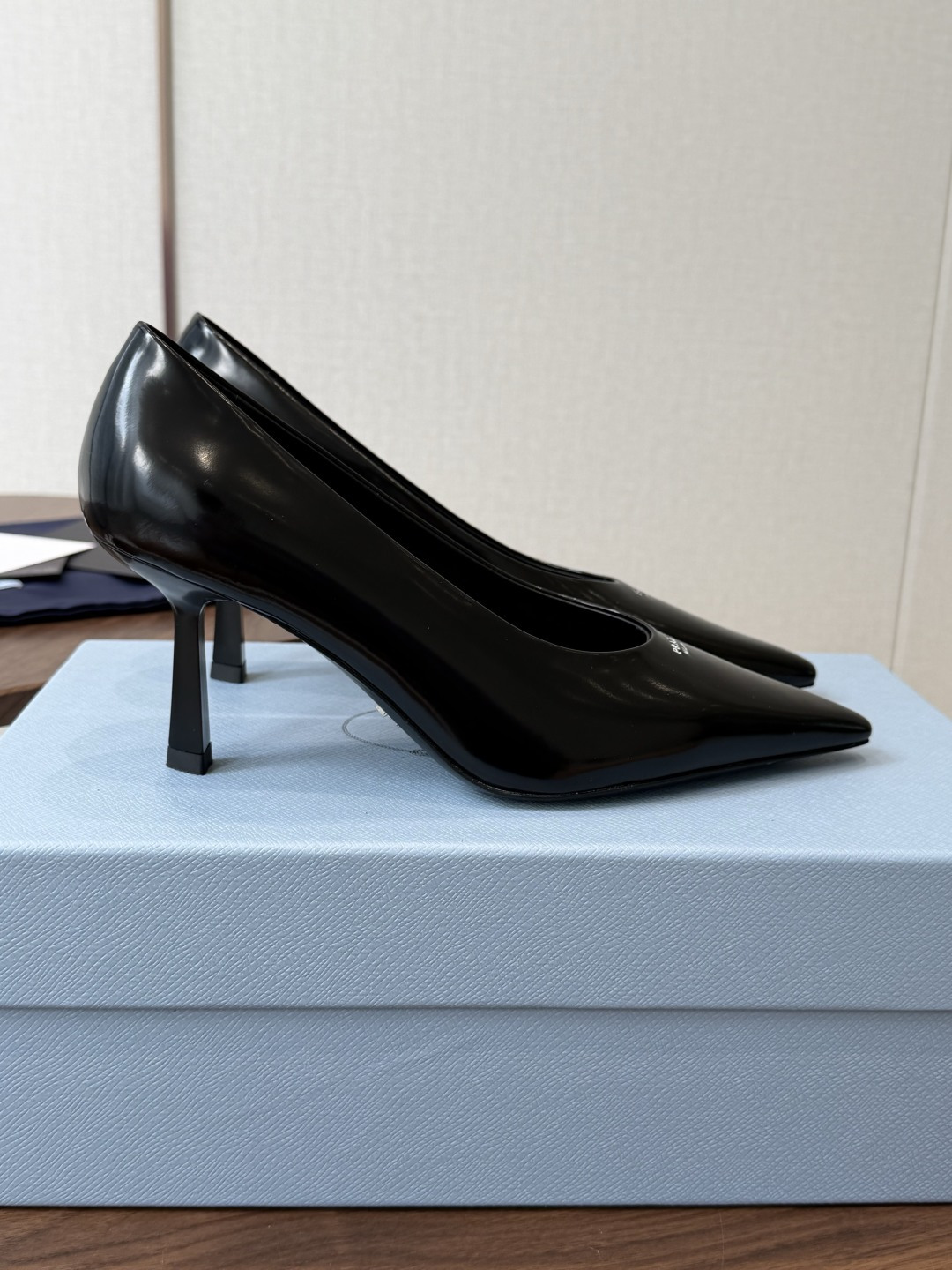 PRADA/普拉达 26ss 春夏新款细跟 单鞋 简单的设计大概就是它最让人喜欢的点 不是烂大街的那种 PRADA/普拉达 26ss 春夏新款细跟 单鞋 简单的设计大概就是它最让人喜欢的点 不是烂大街的那种
