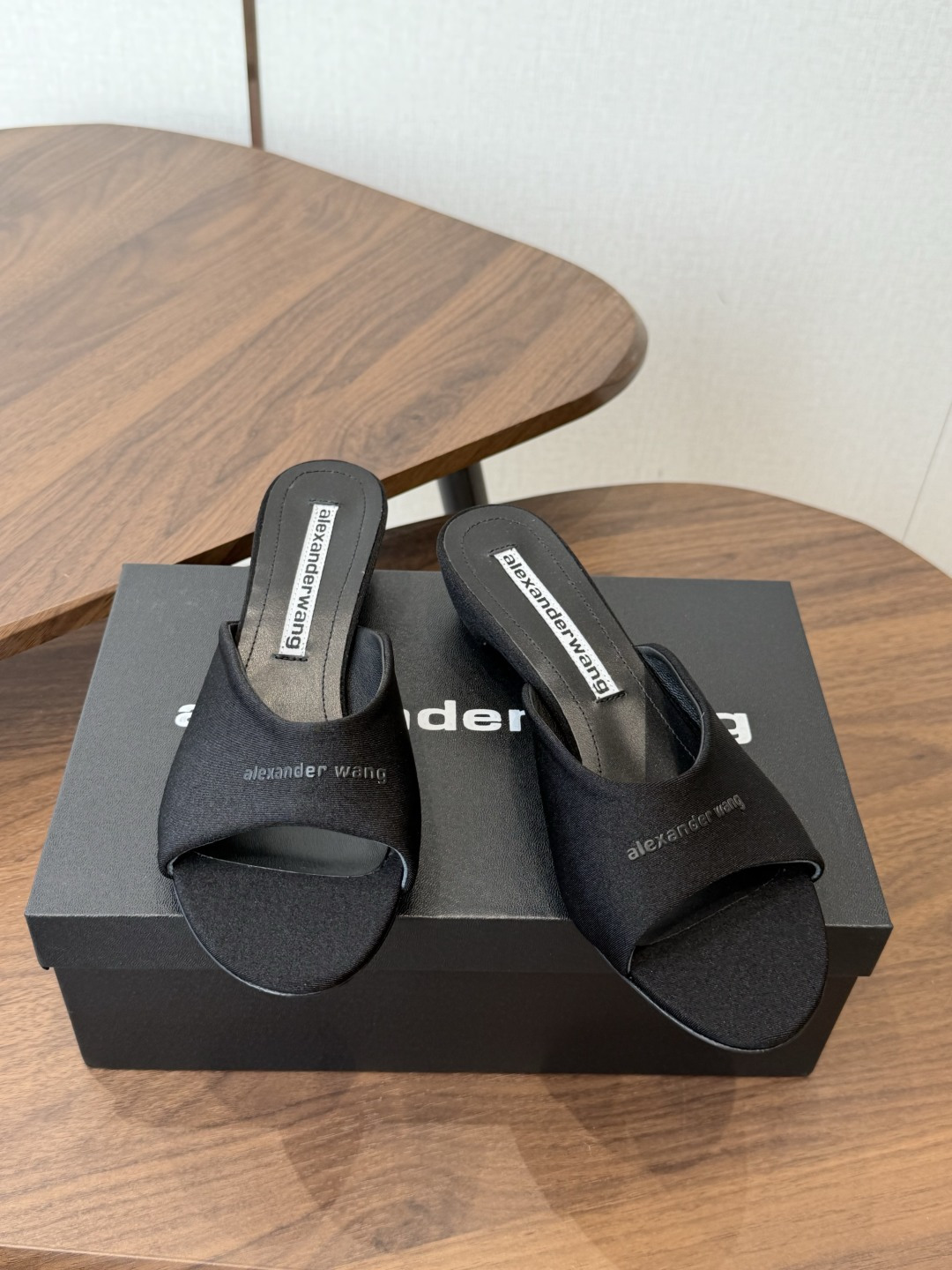 AlexanderWang 大王 26ss 春夏最新款 凉拖鞋 个性御姐风 超有质感 爱了爱了 该款设计