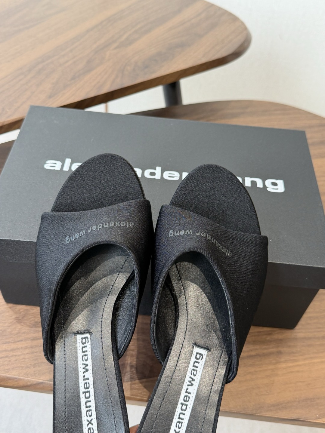 AlexanderWang 大王 26ss 春夏最新款 凉拖鞋 个性御姐风 超有质感 爱了爱了 该款设计