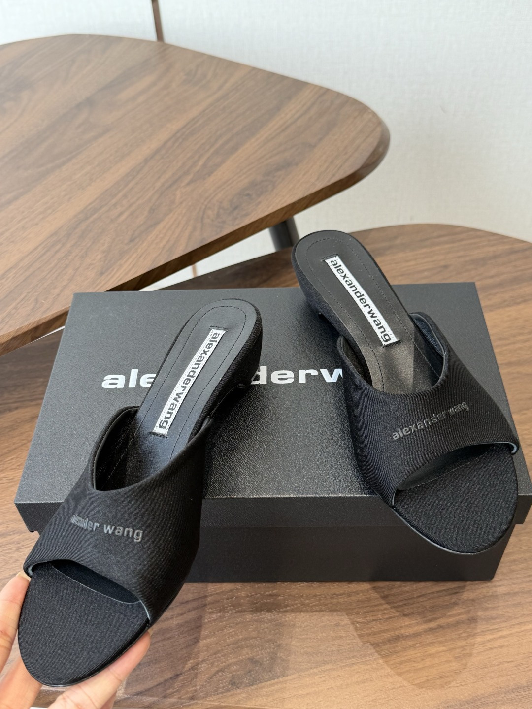 AlexanderWang 大王 26ss 春夏最新款 凉拖鞋 个性御姐风 超有质感 爱了爱了 该款设计