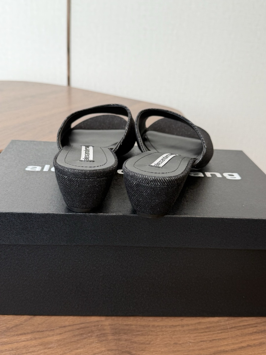 AlexanderWang 大王 26ss 春夏最新款 凉拖鞋 个性御姐风 超有质感 爱了爱了 该款设计
