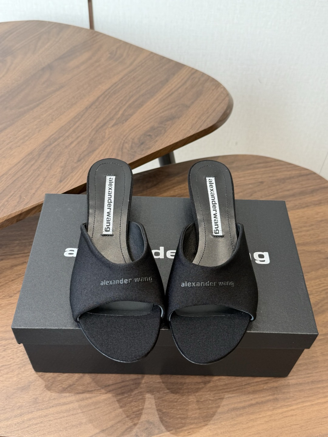 AlexanderWang 大王 26ss 春夏最新款 凉拖鞋 个性御姐风 超有质感 爱了爱了 该款设计