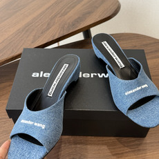 AlexanderWang 大王 26ss 春夏最新款 凉拖鞋 个性御姐风 超有质感 爱了爱了 该款设计 AlexanderWang 大王 26ss 春夏最新款 凉拖鞋 个性御姐风 超有质感 爱了爱了 该款设计