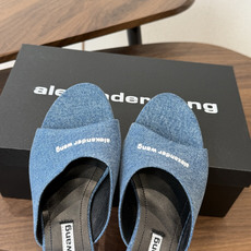 AlexanderWang 大王 26ss 春夏最新款 凉拖鞋 个性御姐风 超有质感 爱了爱了 该款设计 AlexanderWang 大王 26ss 春夏最新款 凉拖鞋 个性御姐风 超有质感 爱了爱了 该款设计