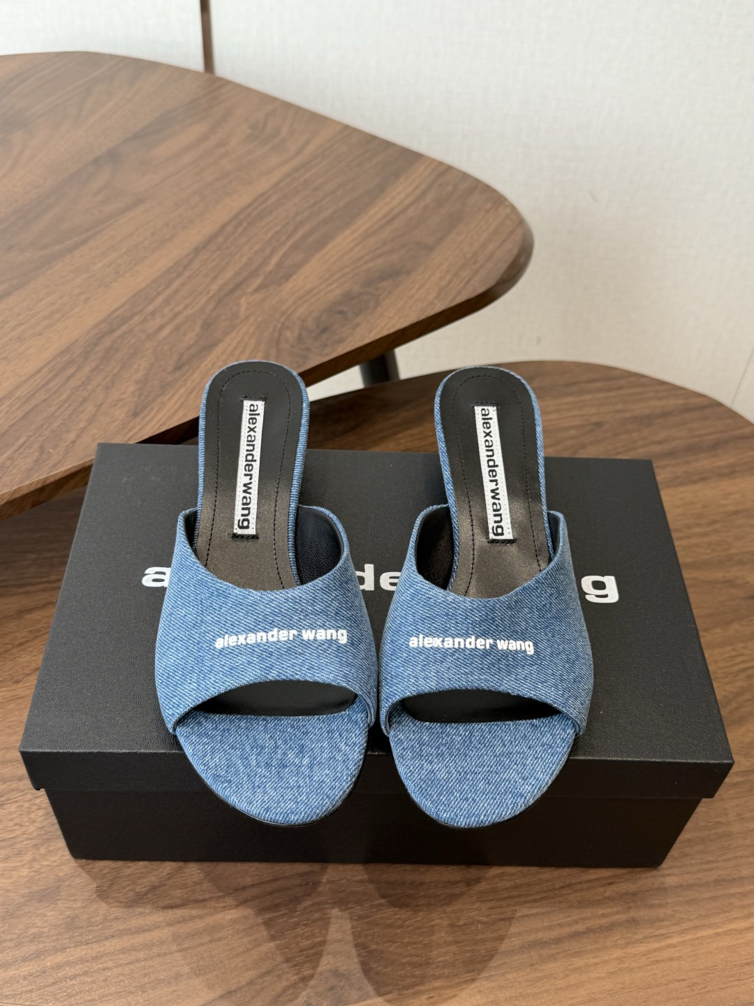 AlexanderWang 大王 26ss 春夏最新款 凉拖鞋 个性御姐风 超有质感 爱了爱了 该款设计