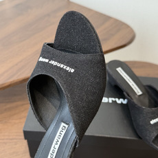 AlexanderWang 大王 26ss 春夏最新款 凉拖鞋 个性御姐风 超有质感 爱了爱了 该款设计 AlexanderWang 大王 26ss 春夏最新款 凉拖鞋 个性御姐风 超有质感 爱了爱了 该款设计