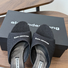 AlexanderWang 大王 26ss 春夏最新款 凉拖鞋 个性御姐风 超有质感 爱了爱了 该款设计 AlexanderWang 大王 26ss 春夏最新款 凉拖鞋 个性御姐风 超有质感 爱了爱了 该款设计