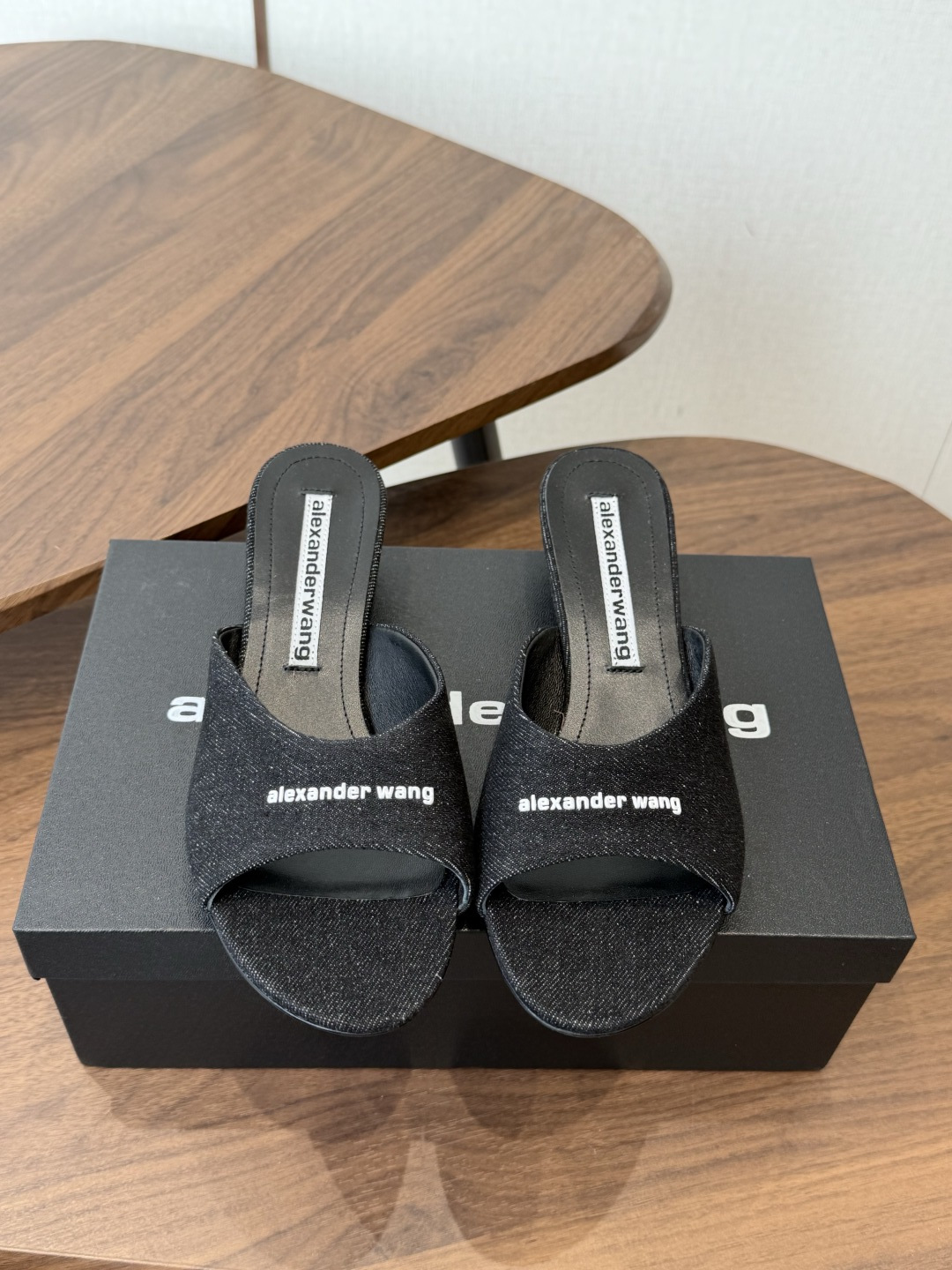 AlexanderWang 大王 26ss 春夏最新款 凉拖鞋 个性御姐风 超有质感 爱了爱了 该款设计
