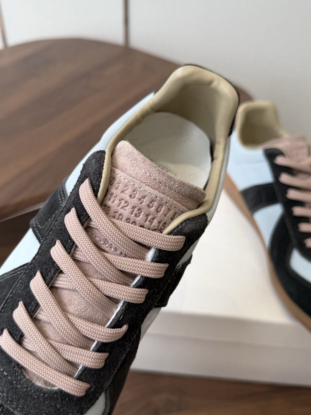 MaisonMargiela MM6 马吉拉 26新色 情侣款 德训鞋 休闲 运动鞋原版购入开发 做货 MaisonMargiela MM6 马吉拉 26新色 情侣款 德训鞋 休闲 运动鞋原版购入开发 做货