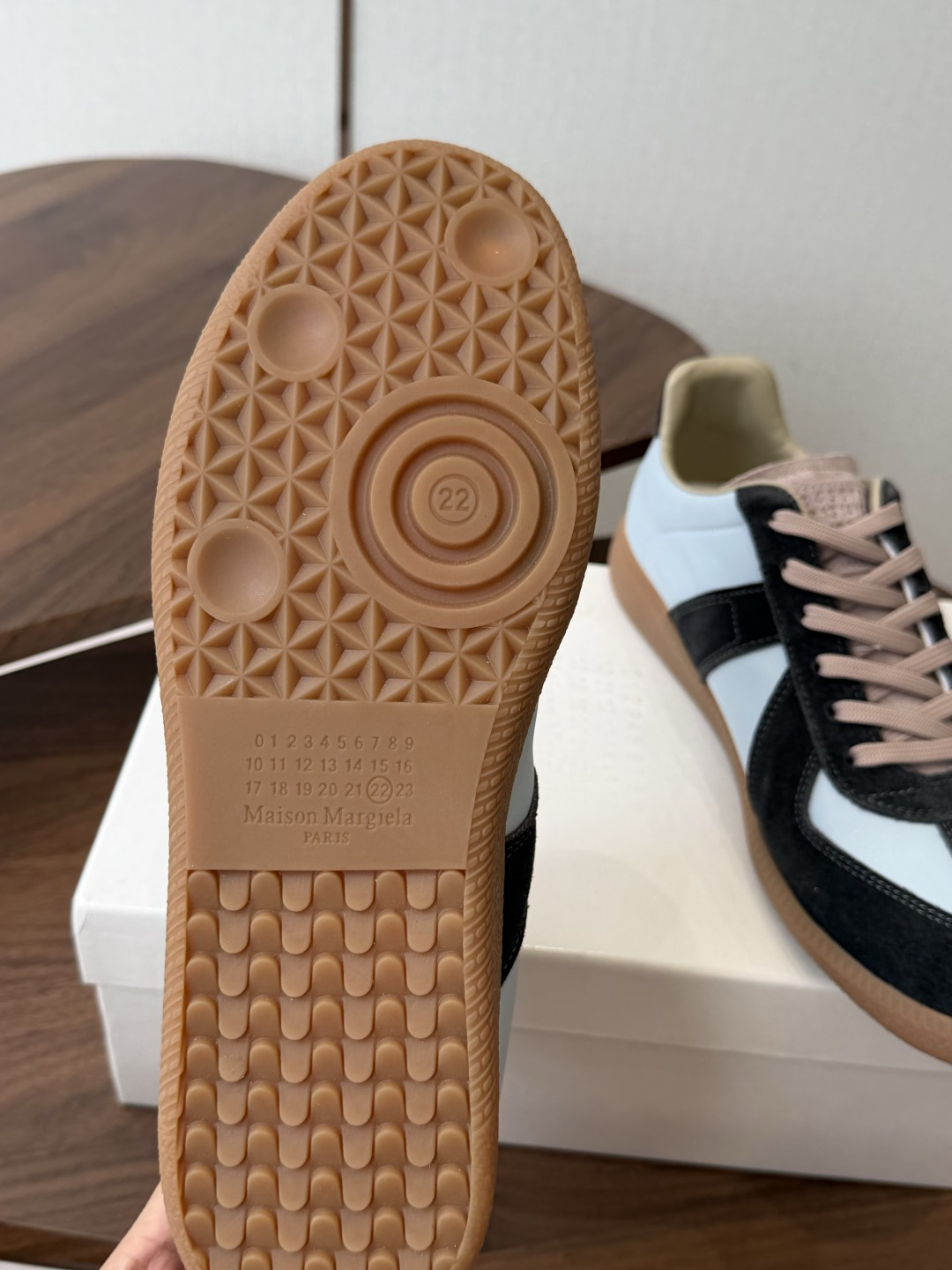 MaisonMargiela MM6 马吉拉 26新色 情侣款 德训鞋 休闲 运动鞋原版购入开发 做货 MaisonMargiela MM6 马吉拉 26新色 情侣款 德训鞋 休闲 运动鞋原版购入开发 做货