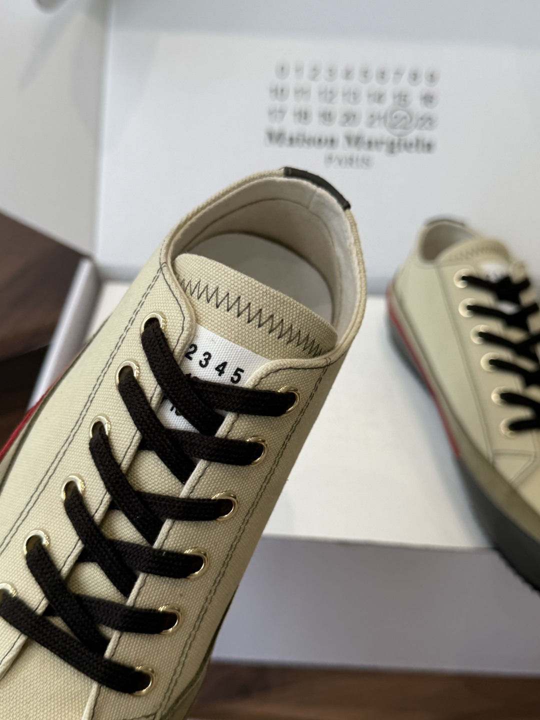 MaisonMargiela MM6 马吉拉  做旧厚底 德训鞋 休闲 运动鞋这一款德国训练鞋延续了经典
