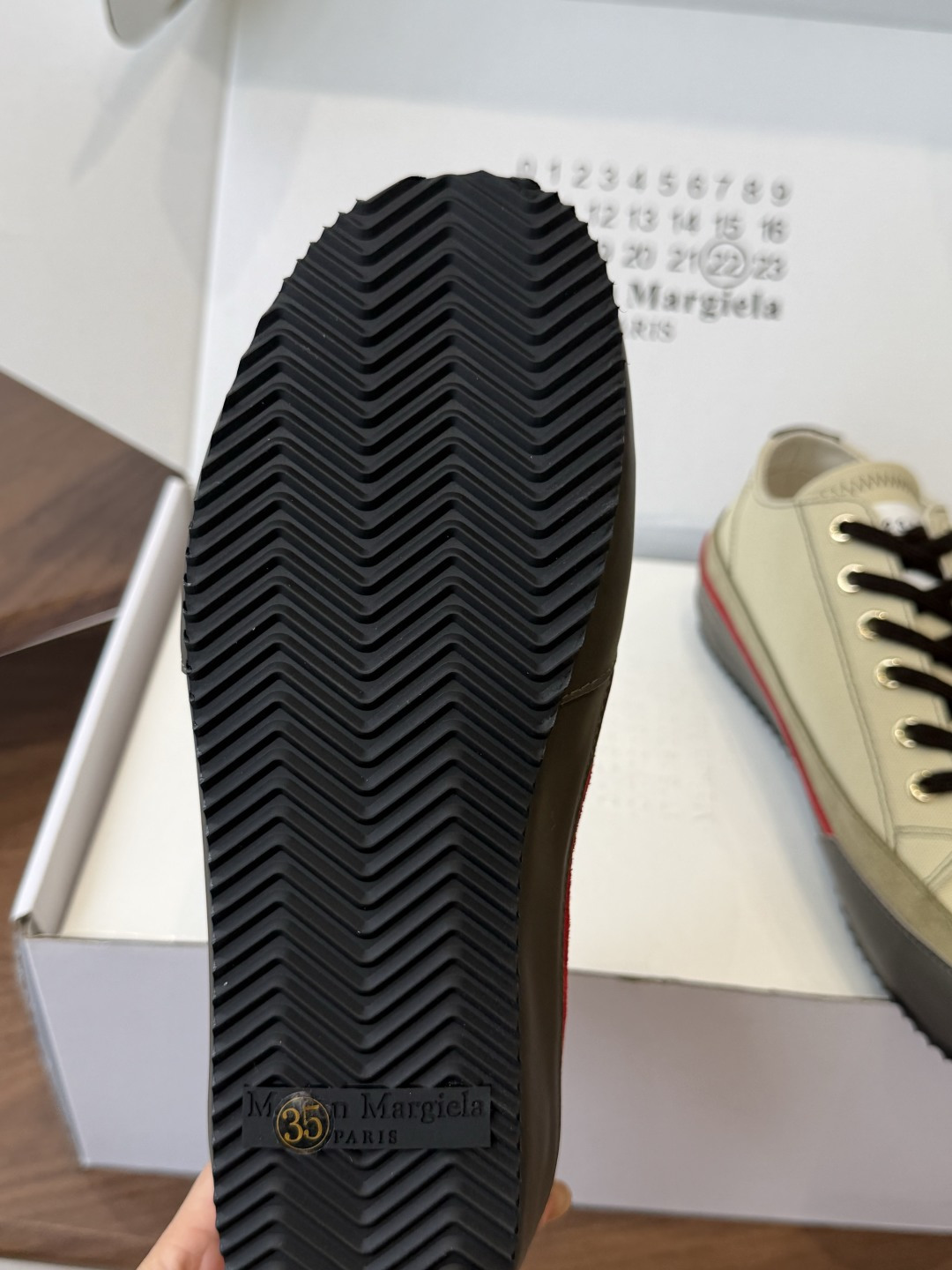 MaisonMargiela MM6 马吉拉  做旧厚底 德训鞋 休闲 运动鞋这一款德国训练鞋延续了经典