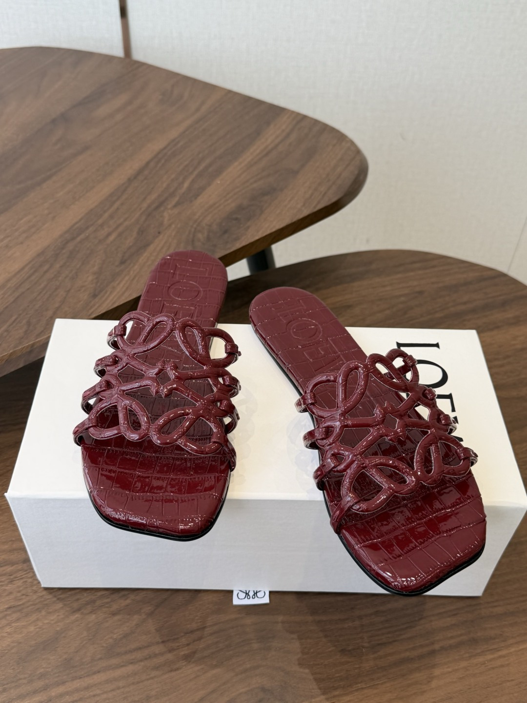 LOEWE 罗意威 26ss 春夏新品 拖鞋 疯狂种草简约设计感觉更干净优雅让你念念不忘 颜色也很耐看漂