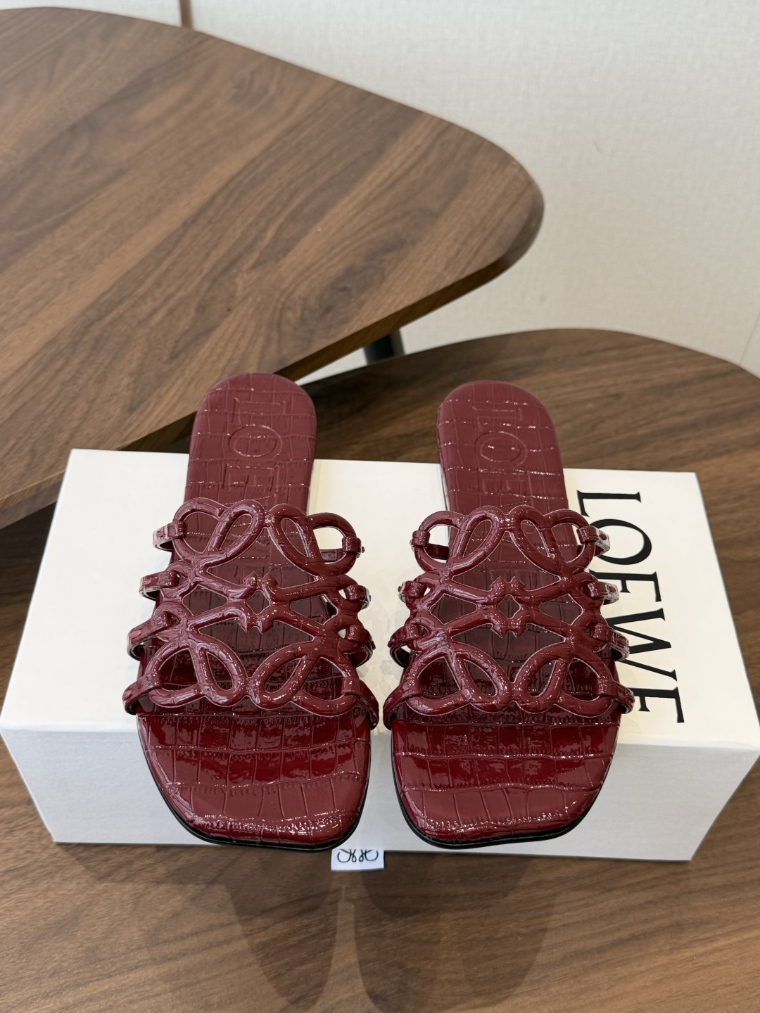 LOEWE 罗意威 26ss 春夏新品 拖鞋 疯狂种草简约设计感觉更干净优雅让你念念不忘 颜色也很耐看漂